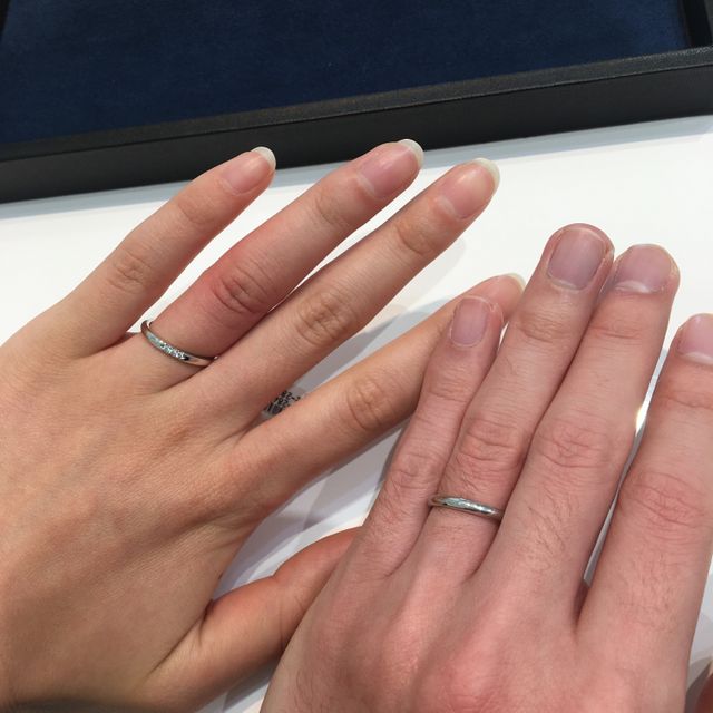 【4℃ BRIDAL(ヨンドシーブライダル)の口コミ】 シンプルなデザインがとても気に入りました。シンプルなストレートのリン…