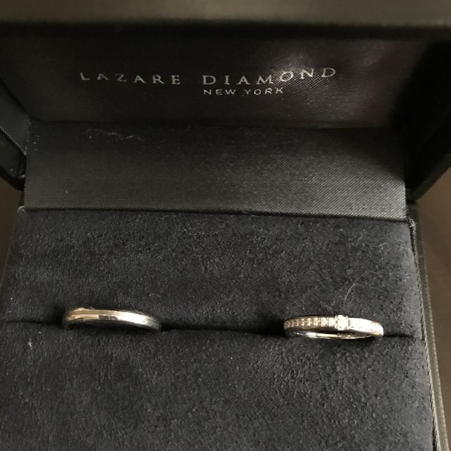 【ラザール ダイヤモンド(LAZARE DIAMOND)の口コミ】 当初は細身のデザインを探し求めていましたが、何種類か試着しアプローズ…