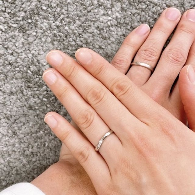 【銀座ダイヤモンドシライシの口コミ】 初めはシンプルな物を考えていましたが、実際に見に行くとダイアモンドが…