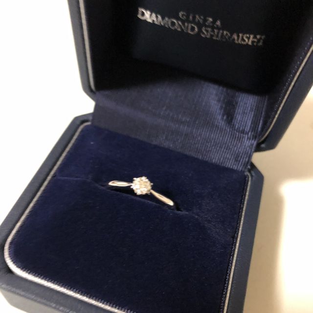 【銀座ダイヤモンドシライシの口コミ】 結婚指輪はダイヤのついたものにしようと思っていたので、婚約指輪はシン…