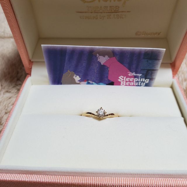 【ケイウノ ブライダル(K.UNO BRIDAL)の口コミ】 大好きなオーロラ姫デザインの指輪を見つけて一目惚れしました。オーロラ…