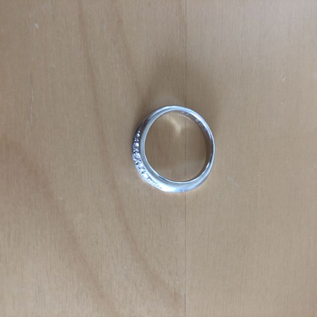 【アイプリモ(I-PRIMO)の口コミ】 指輪のダイヤが少し上向きに付けているので、指輪を付けている自分からも…