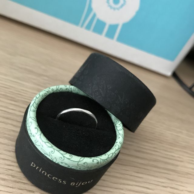 【Princess Bijou(プリンセス・ビジュー)の口コミ】 表面は全面ひし形のようなダイヤカット？されています。表面が普通のリン…