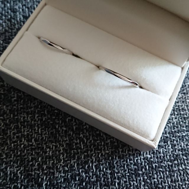 【RosettE(ロゼット)の口コミ】 ふたりとも指輪を普段してなかったので、シンプルなデザインで気に入って…