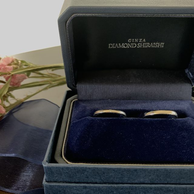 【銀座ダイヤモンドシライシの口コミ】 結婚指輪はシンプルなストレートのデザインの中で探していました。
リング…