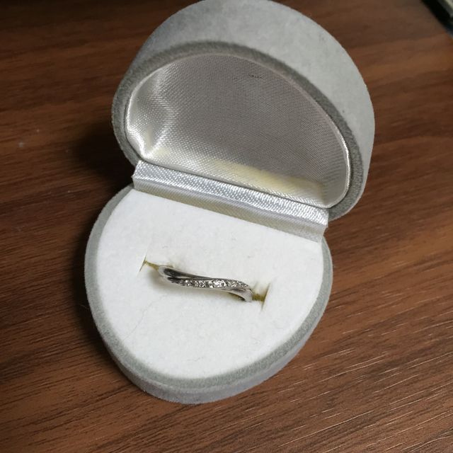 【STAR JEWELRY(スタージュエリー)の口コミ】 シンプルな指輪を試着してもあまりピンとこなかったため、石の入ったデザ…