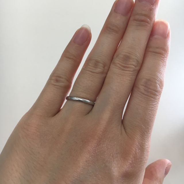 【ティファニー(Tiffany & Co.)の口コミ】 いろいろなデザインが並ぶ中、シンプルでどんな時に付けていても違和感の…