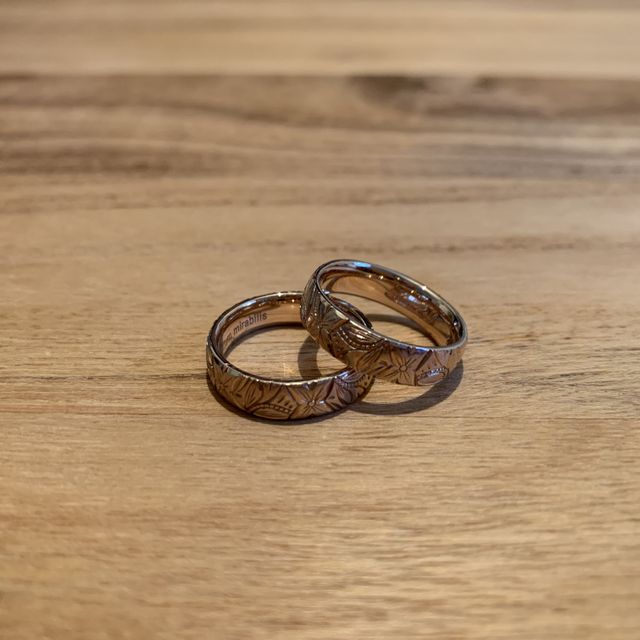 【HEART ISLAND(ハートアイランド)の口コミ】 彫りのリングを探していたので、私たちのイメージに合うものを見せていた…