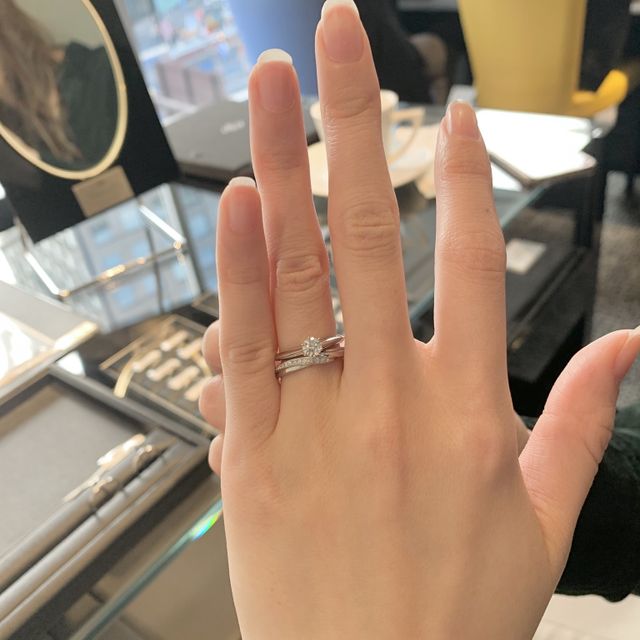 【エクセルコダイヤモンド(EXELCO DIAMOND)の口コミ】 他のお店にはないようなデザインが豊富でした。イメージを伝えて色々なデ…