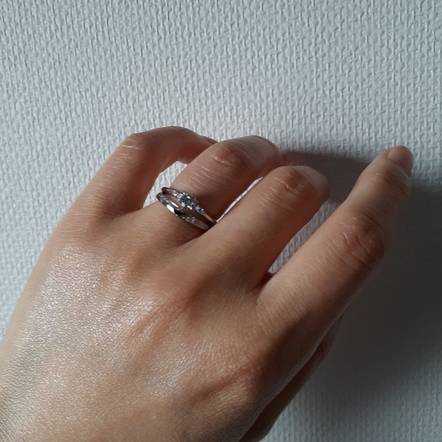 【アイプリモ(I-PRIMO)の口コミ】 以前から、エンゲージとマリッジリングの重ね付けに憧れていました。結婚…