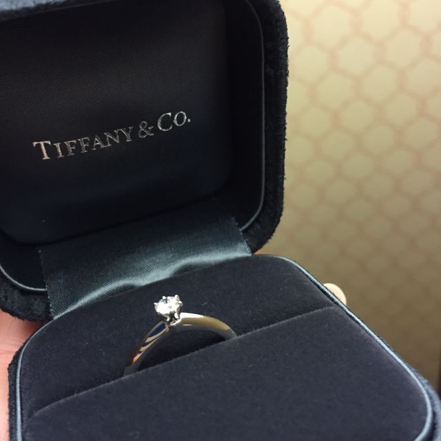 【ティファニー(Tiffany & Co.)の口コミ】 買う前から婚約指輪はこの形のイメージでした！いろいろな形を見ましたが…