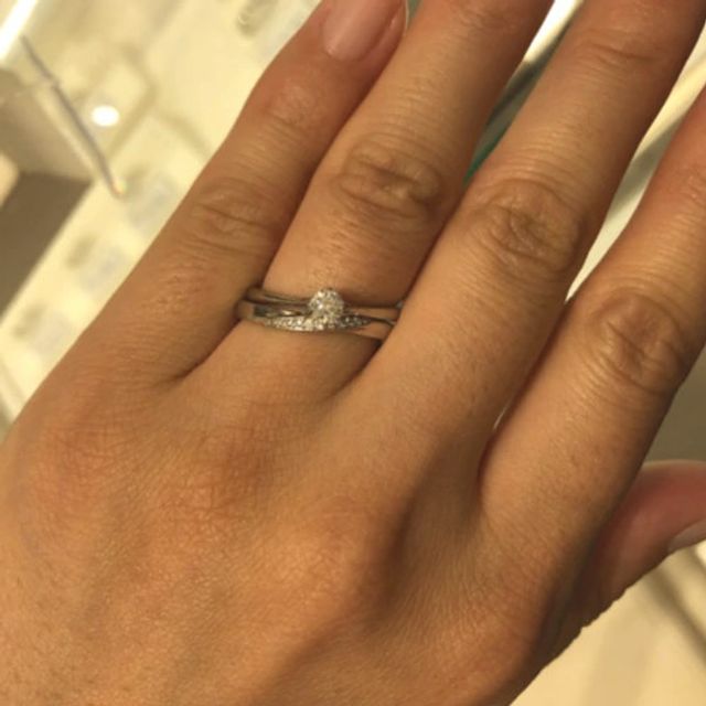 【festaria bijou SOPHIA(フェスタリア ビジュソフィア)の口コミ】 婚約指輪はダイヤモンドが星型にカットされており可愛らしいデザインであ…