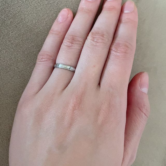 【カルティエ(Cartier)の口コミ】 シンプルなデザインで夫婦でお揃いで着用可能なものを探しておりました。
…