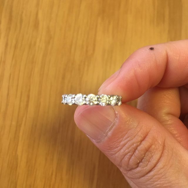 【リューツウの口コミ】 ハーフエタニタィリングを探していました。キラキラした指輪を彼女が欲し…