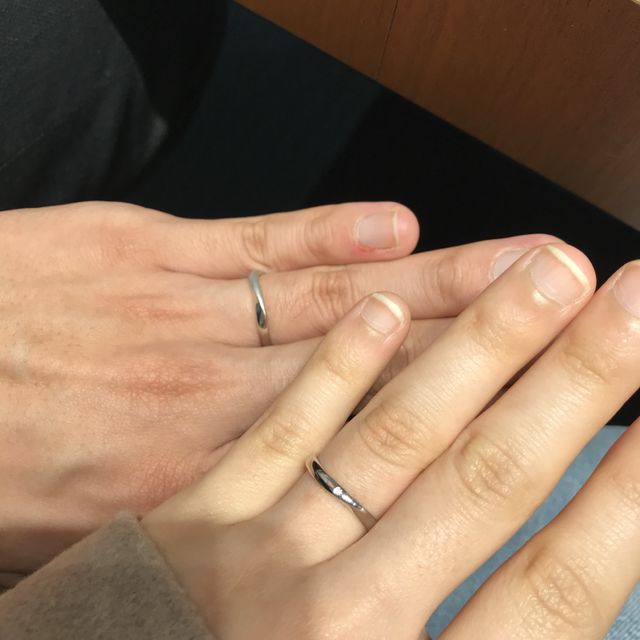 【銀座ダイヤモンドシライシの口コミ】 仕事にも差し支えないようなシンプルなデザインで理想的でした。シンプル…