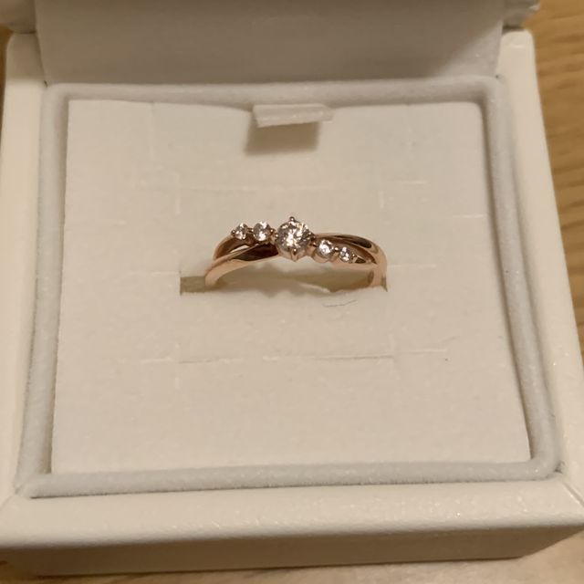 【4℃ BRIDAL(ヨンドシーブライダル)の口コミ】 婚約指輪なので相手の好きな色とか好きそうなデザインとか考えて似合いそ…