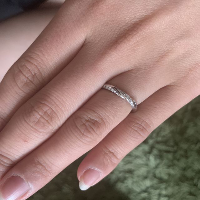 【エクセルコダイヤモンド(EXELCO DIAMOND)の口コミ】 サイドビューと言って、サイドからの輝きが特に気に入っています。3連の流…