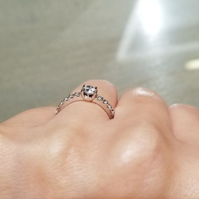 【アイプリモ(I-PRIMO)の口コミ】 正面から見ると、プラチナ部分があまり見えず、ほぼダイヤモンドしか見え…