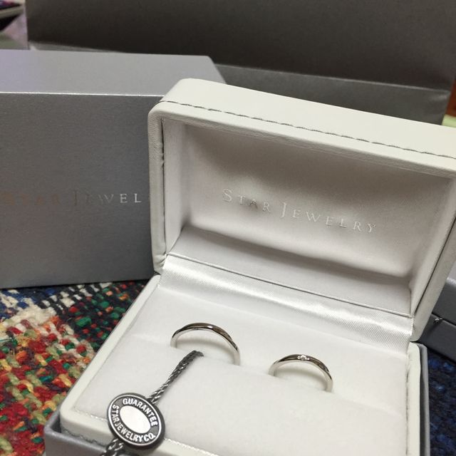 【STAR JEWELRY(スタージュエリー)の口コミ】 指が細いため、華奢でシンプルなものを探していました。
ただ細めのシンプ…