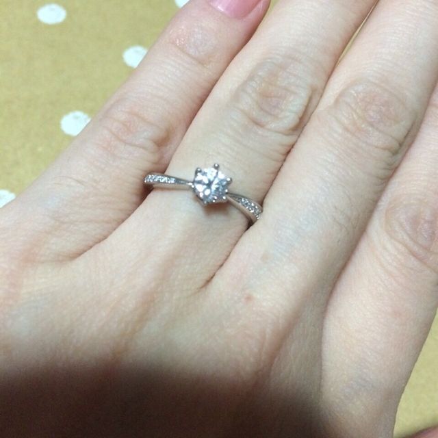 【4℃ BRIDAL(ヨンドシーブライダル)の口コミ】 フルオーダーで、形から全て決めました。決めては、やはりダイヤモンドで…