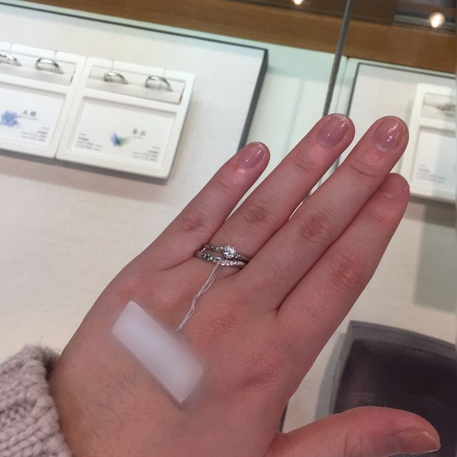 【俄(にわか)の口コミ】 婚約指輪が俄さんの露華という指輪で、セットリングの結婚指輪を見に伺い…