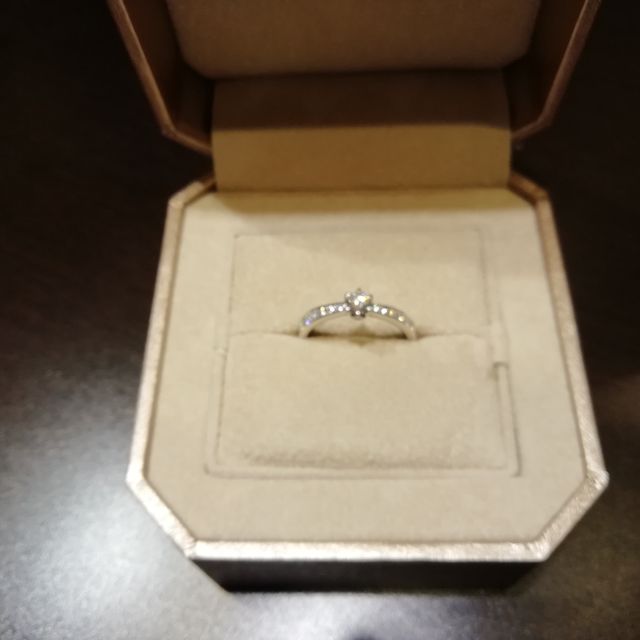 【TRECENTI(トレセンテ)の口コミ】 メレ部分がキレイで、ダイヤモンドの部分も横から見ても浮き上がってなく…