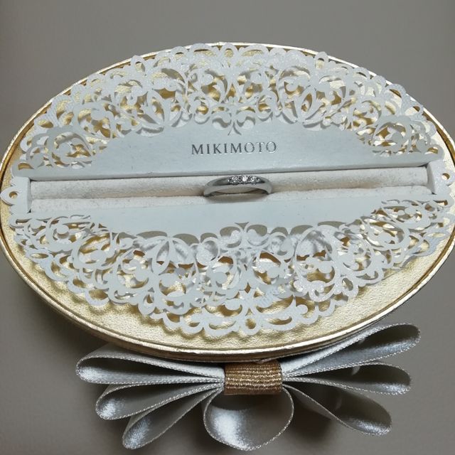 【MIKIMOTO(ミキモト)の口コミ】 結婚指輪は、長く使えるシンプルなものを希望していました。こちらの指輪…
