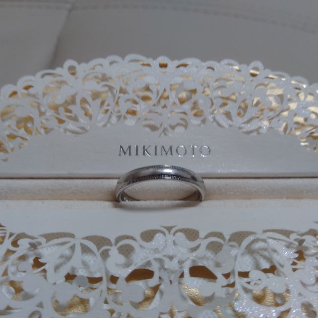 【MIKIMOTO(ミキモト)の口コミ】 男性用でシンプルなプラチナの指輪を探していました。いくつか試着させて…