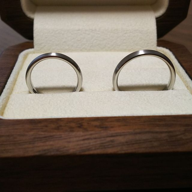 【TANZO.(鍛造指輪)の口コミ】 指輪サンプルを実際に着けてみて、自分の指にしっくりきた事と、
結婚指輪…