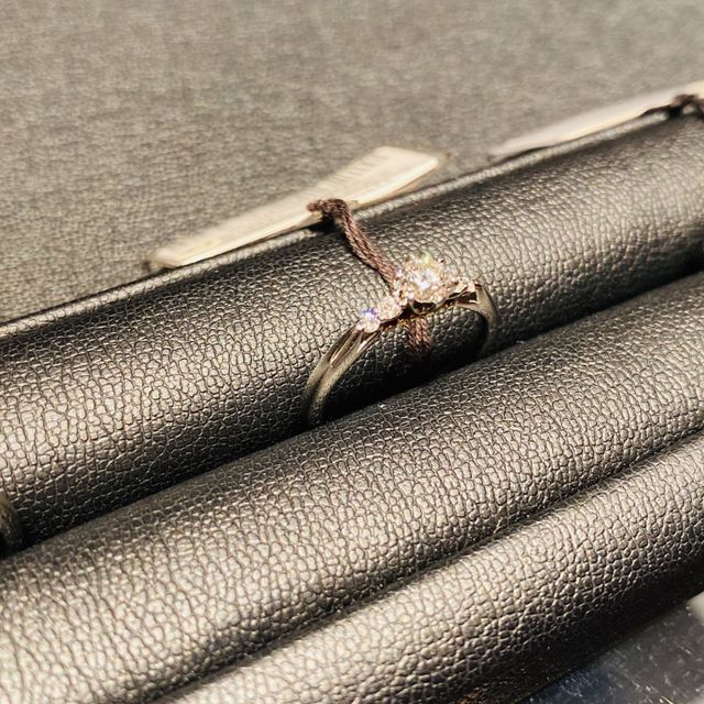 【エクセルコダイヤモンド(EXELCO DIAMOND)の口コミ】 指輪のデザイン、ダイヤモンドの質が良く、それでいて予算に見合った納得…