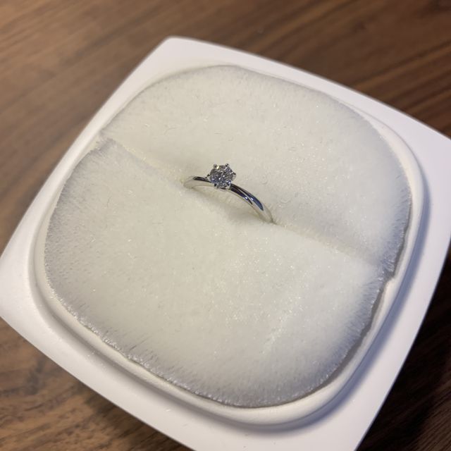【俄(にわか)の口コミ】 婚約指輪はシンプルさと名前に惹かれたことと、結婚指輪と重ね付けしても…