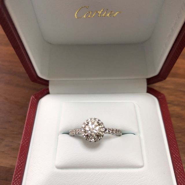 【カルティエ(Cartier)の口コミ】 背が高く指が長いので、ダイヤが映えるように大きめにしたのとあまり安く…