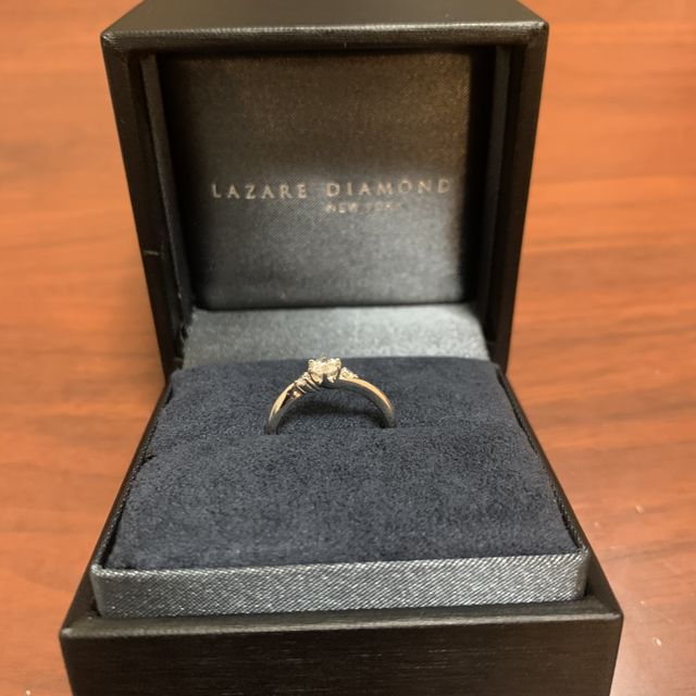【ラザール ダイヤモンド(LAZARE DIAMOND)の口コミ】 世界で一番美しいカット技術に惹かれたそうです。豊富なデザインから、求…