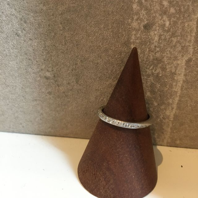 【銀座ダイヤモンドシライシの口コミ】 婚約指輪を購入するつもりはなかったので、ストーンの入った結婚指輪を検…