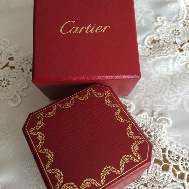 【カルティエ(Cartier)の口コミ】 婚約指輪は大切に大切に眠らせて。と、よく聞いていましたが。私は夫婦で…