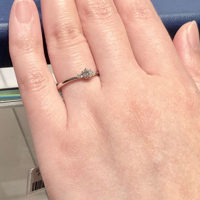 【銀座ダイヤモンドシライシの口コミ】 派手すぎない見た目と、ダイヤモンドが出すぎてないタイプを希望していま…