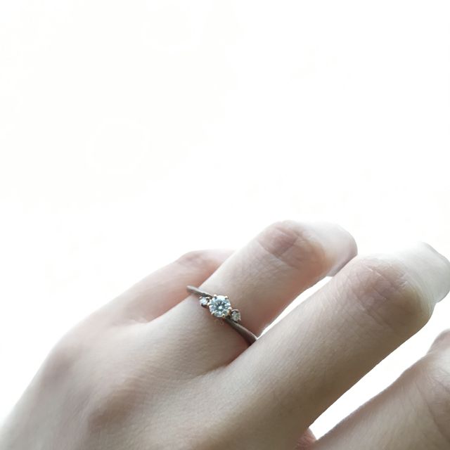 【杢目金屋(もくめがねや)の口コミ】 1番は、ブランドの特徴とそのデザインに惹かれました。年輪のようなピンク…