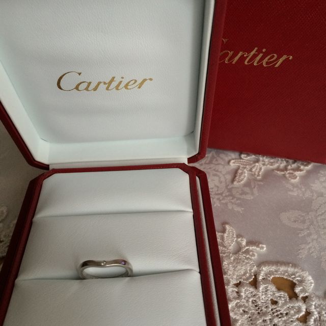 【カルティエ(Cartier)の口コミ】 婚約指輪から決めました。これと重ね付けするのが夢だったので、婚約指輪…