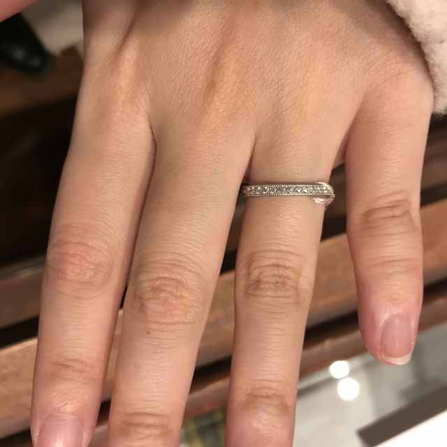 【ケイウノ ブライダル(K.UNO BRIDAL)の口コミ】 普段使いできるような婚約指輪を探しており、ネットで見たハーフエタニテ…