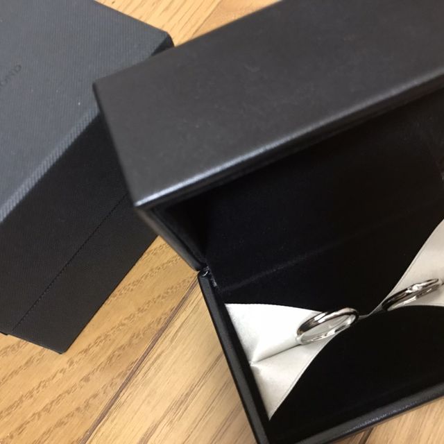 【エクセルコダイヤモンド(EXELCO DIAMOND)の口コミ】 シンプルなデザインで、かつ価格もあまり高くないものを選びました。
とて…