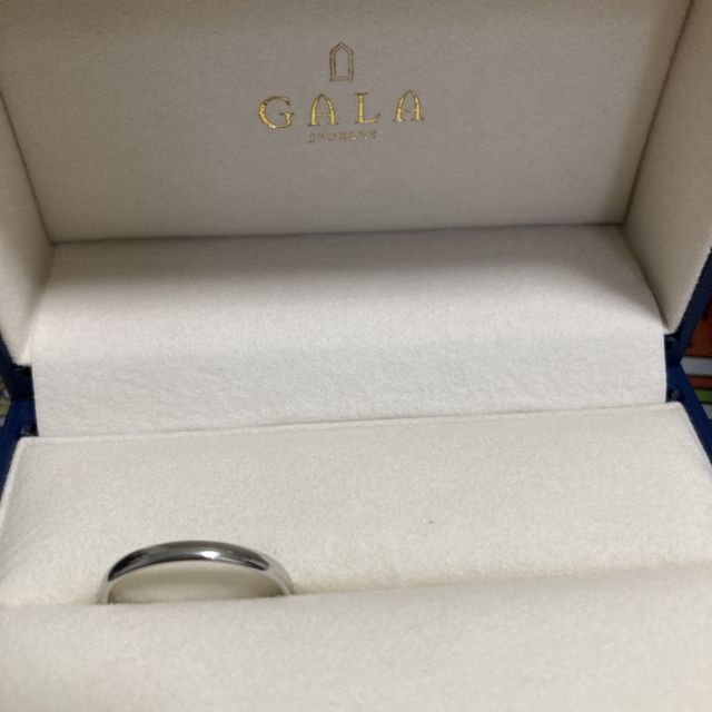 【GALA JEWELRY(ガラジュエリー)の口コミ】 ゼクシィの広告でガラを見つけたのが大きいです。
実際に店舗に足を運んで…