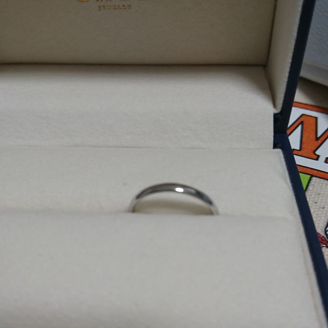 【GALA JEWELRY(ガラジュエリー)の口コミ】 婚約指輪はハーフエタニティにしたので、シンプルな指輪にして重ねづけす…