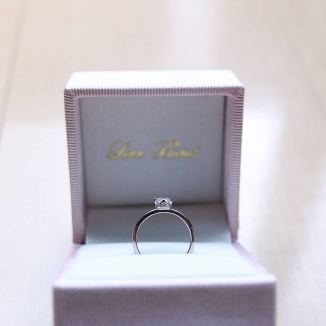 【BIJOUPIKO(ビジュピコ)の口コミ】 ソリティアのようにダイヤの接着面が小さいものではなく
ガッチリついてい…