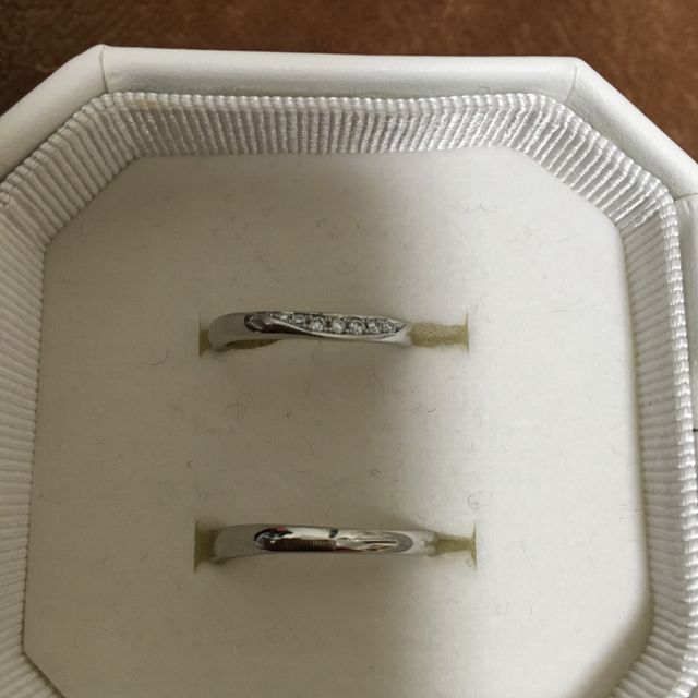 【4℃ BRIDAL(ヨンドシーブライダル)の口コミ】 ダイヤが入っている割に値段が安かったこと。デザインがお洒落なものが多…