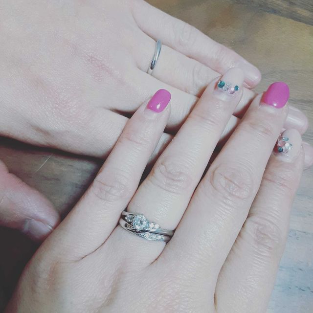 【アンジェリックフォセッテ(Angelique Fossette)の口コミ】 婚約指輪と結婚指輪重ね付けしたかったので、もともとセットになっていた…
