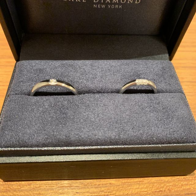 【ラザール ダイヤモンド(LAZARE DIAMOND)の口コミ】 エレガントな感じよりも、シンプルながら他にはないデザインが良かったで…