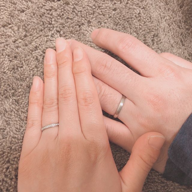 【俄(にわか)の口コミ】 つけ心地ががとても滑らかで、指にフィットします。
よくみると、木目のラ…