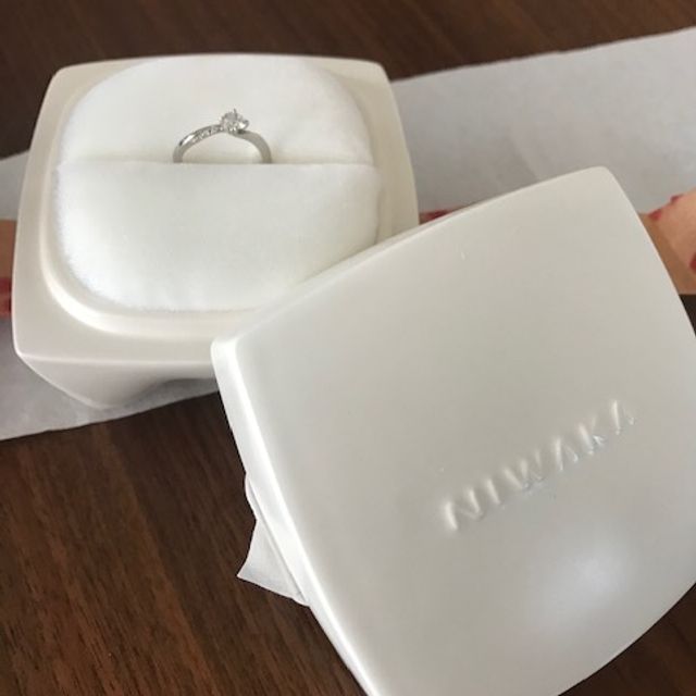 【俄(にわか)の口コミ】 まず、結婚指輪を買うならこちらのデザインが良いと思っていて、合わせて…