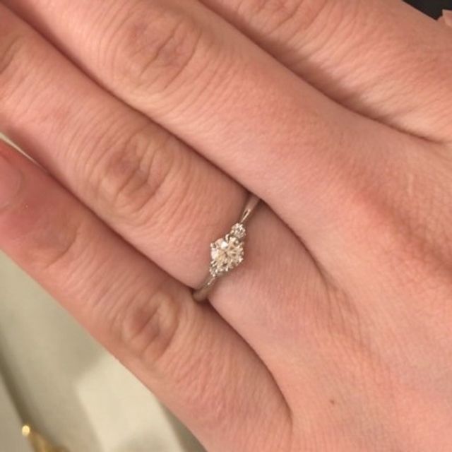 【Mariage ent(マリアージュエント)の口コミ】 デザイン的にダイヤモンドの輝きの存在感がしっかりとありますが、アーム…