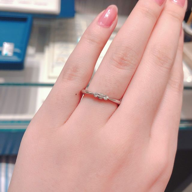【銀座ダイヤモンドシライシの口コミ】 デザインに一目惚れしました。
ダイヤモンドシライシの婚約指輪などに使用…